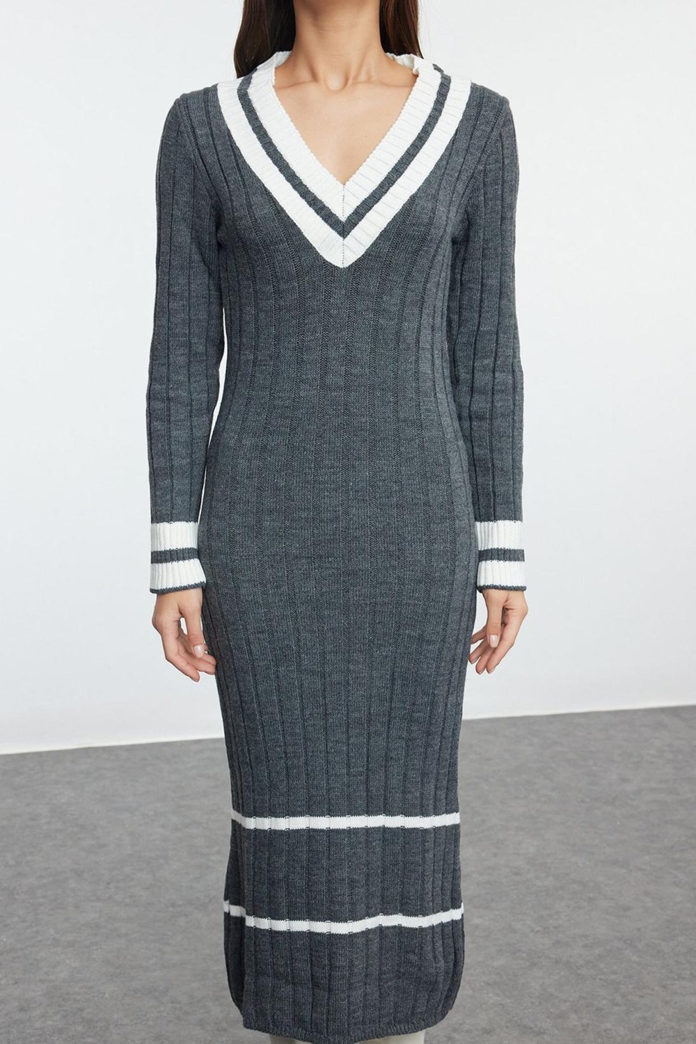 Moda Stil Regular V Yaka Midi Boy Triko Renk Bloklu Elbise