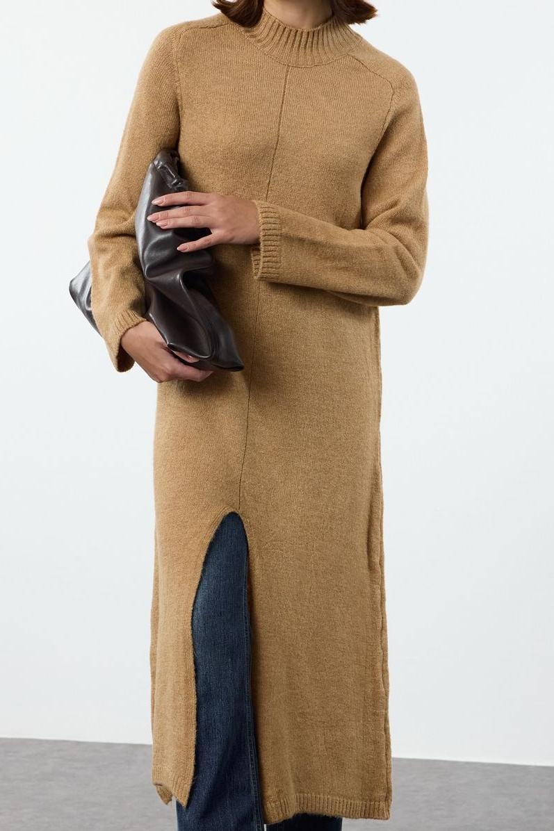 Moda Stil Relaxed Yarım Balıkçı Yaka Maxi Boy Tesettür Yumuşak Dokulu lı Triko Tunik Elbise