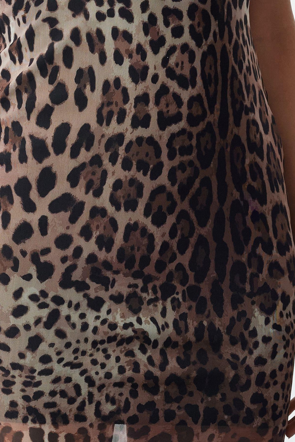 Moda Stil Fitted V Yaka Midi Boy Vücuda Oturan Leopar Desenli Tül Dokuma Elbise