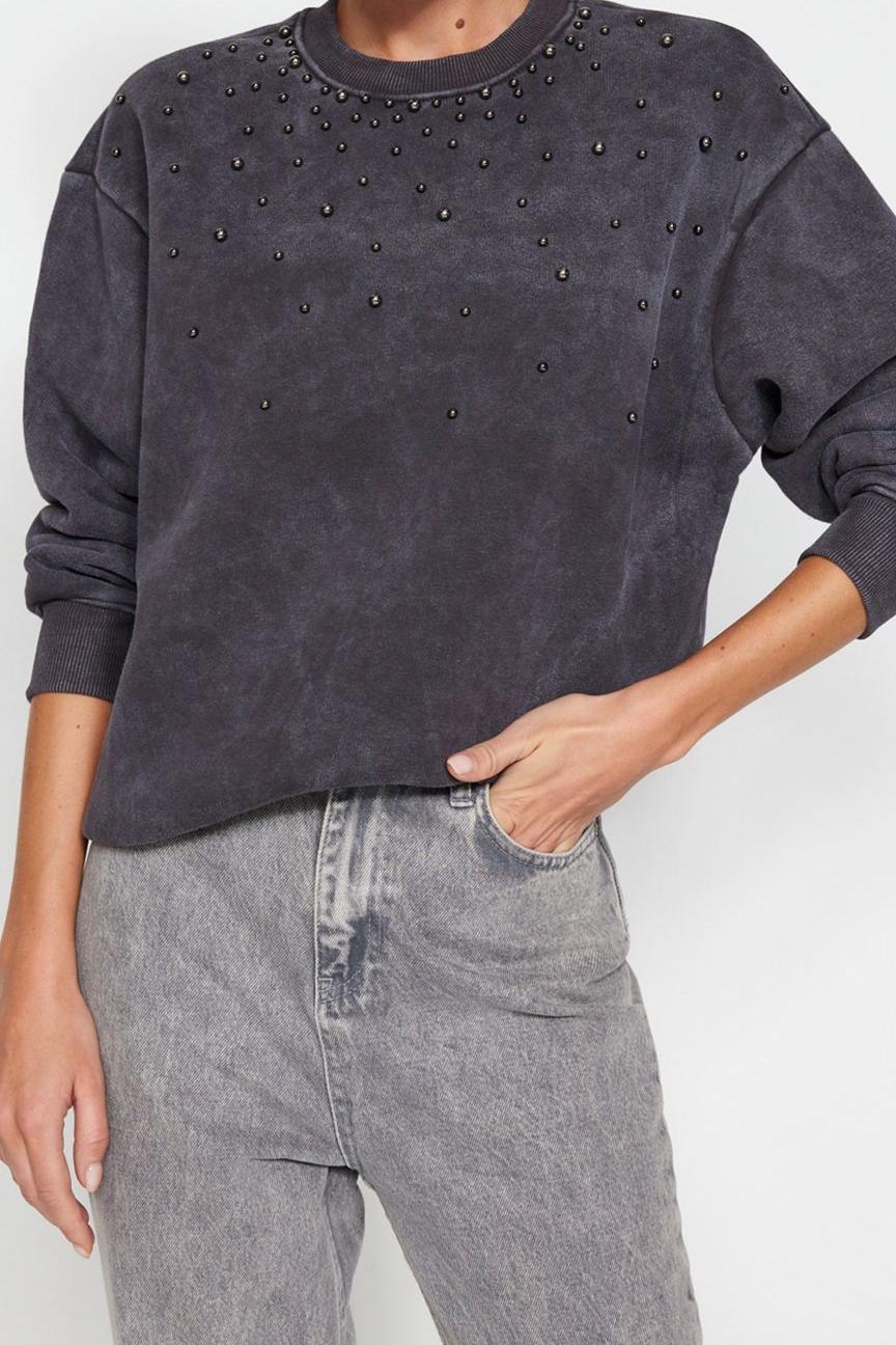 Regular Bisiklet Yaka Düşük Kol Regular Eskitme Kalın Polarlı İnci Detaylı Örme Sweatshirt