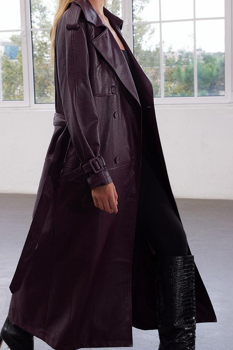 Tasarım Düz Astarlı Yaka Uzun Oversize Ceket Kadın Kemerli Oversize Suni Deri Trençkot