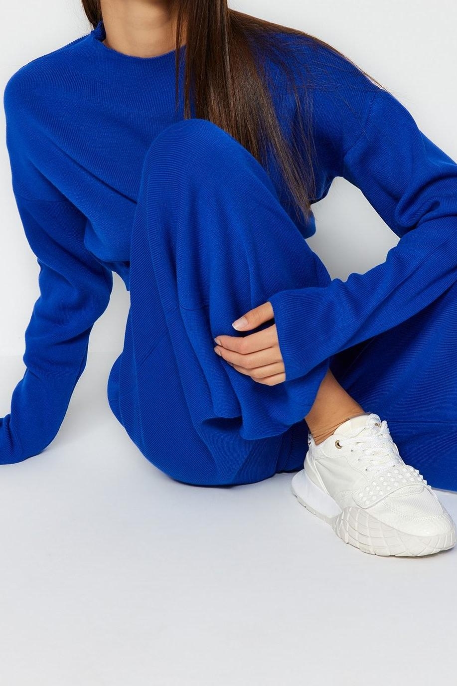 Tarz Kadın Normal Bel Boru Paça Yarım Balıkçı Yaka Süper Crop Jogger Pantolonlu Triko Alt-Üst Takım