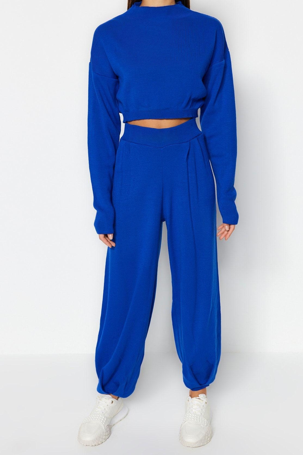 Tarz Kadın Normal Bel Boru Paça Yarım Balıkçı Yaka Süper Crop Jogger Pantolonlu Triko Alt-Üst Takım