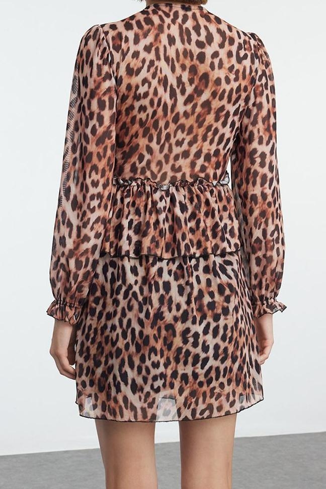 Moda Relaxed V Yaka Mini Boy Leopar Baskılı Fırfır Detaylı A Line Çan Kesim Balon Kol Örme Elbise
