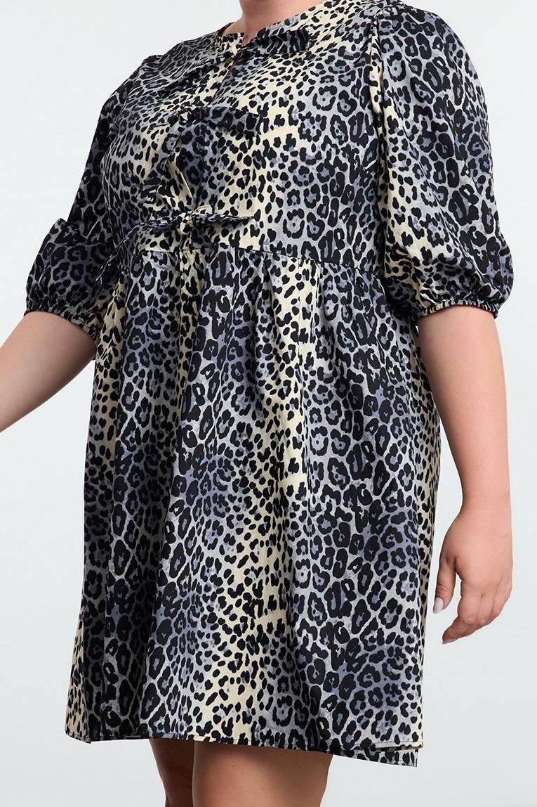Moda Relaxed Bisiklet Yaka Mini Boy Büyük Beden Fiyonklu %100 Pamuk Leopar Desenli Dokuma Elbise