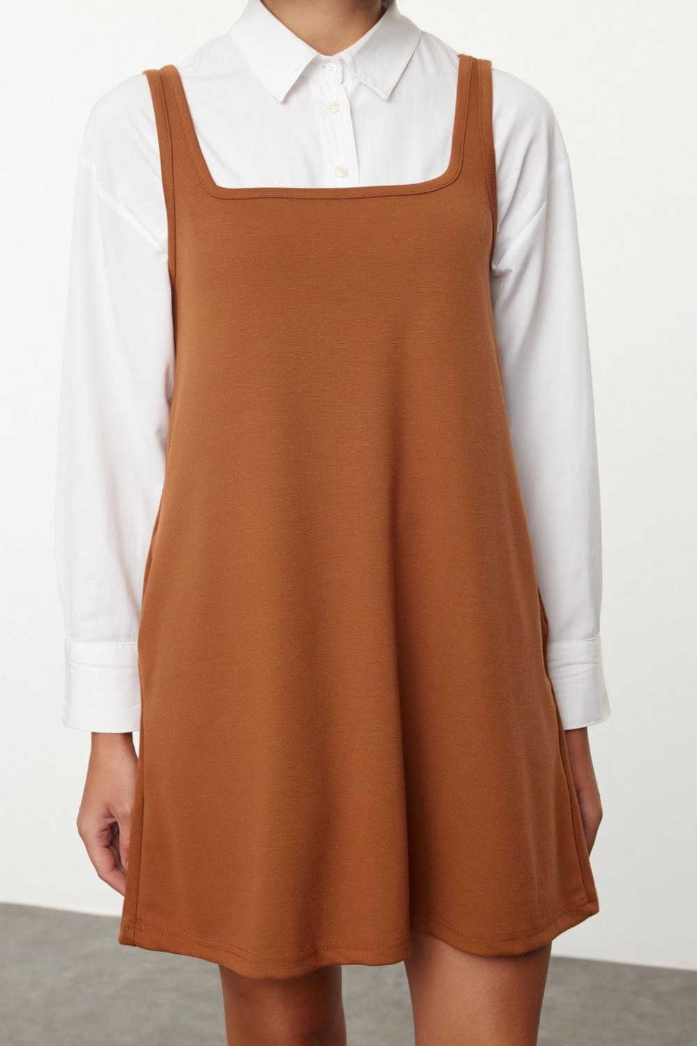 Moda Stil Relaxed Kare Yaka Mini Boy Jile Skater Belden Açılan Örme Elbise