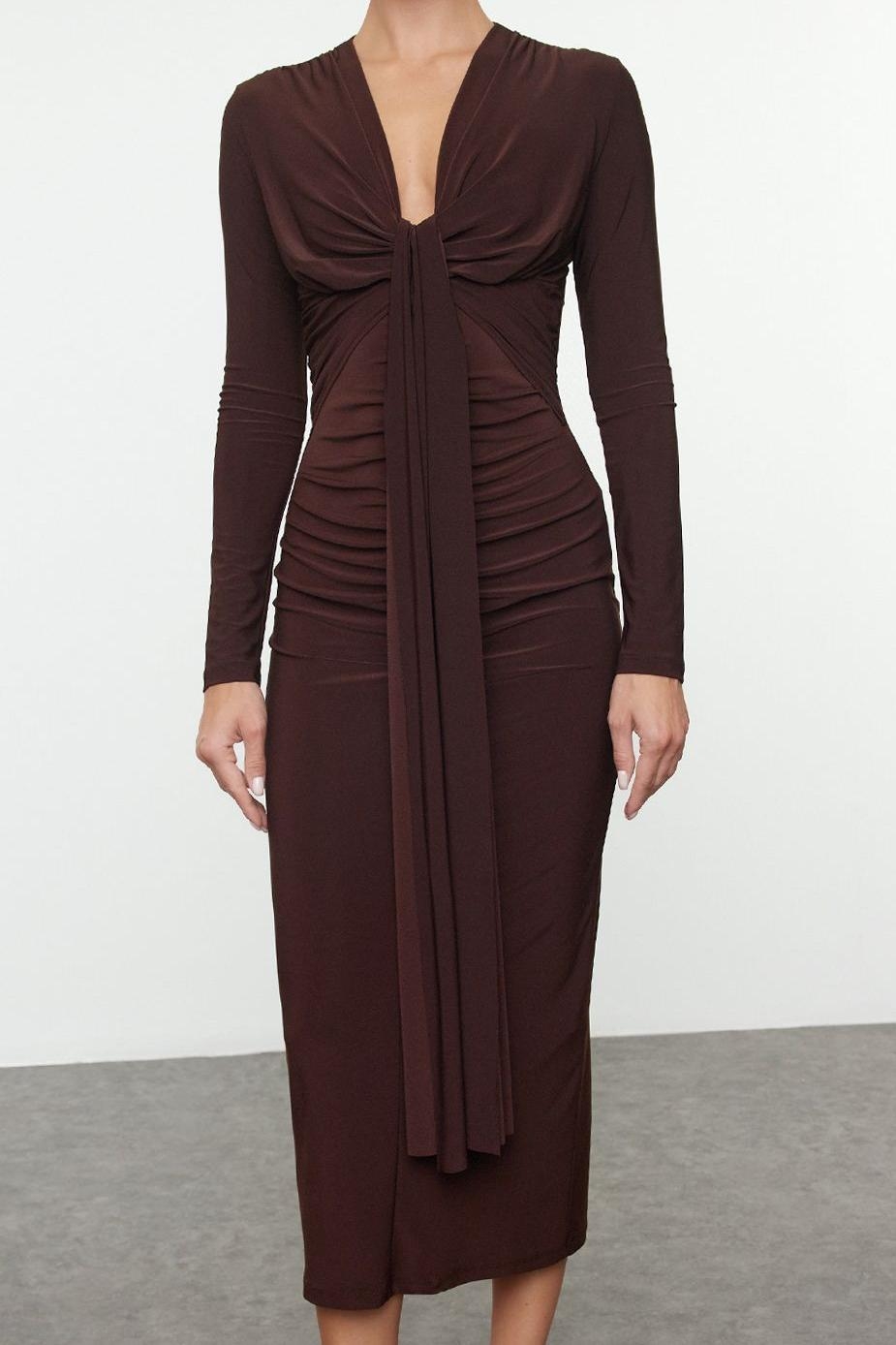 Şık Gece Davetleri İçin Kadın Bodycon Uzun Kollu V Yaka Düz Maxi Elbise Modern Tasarım Kaliteli