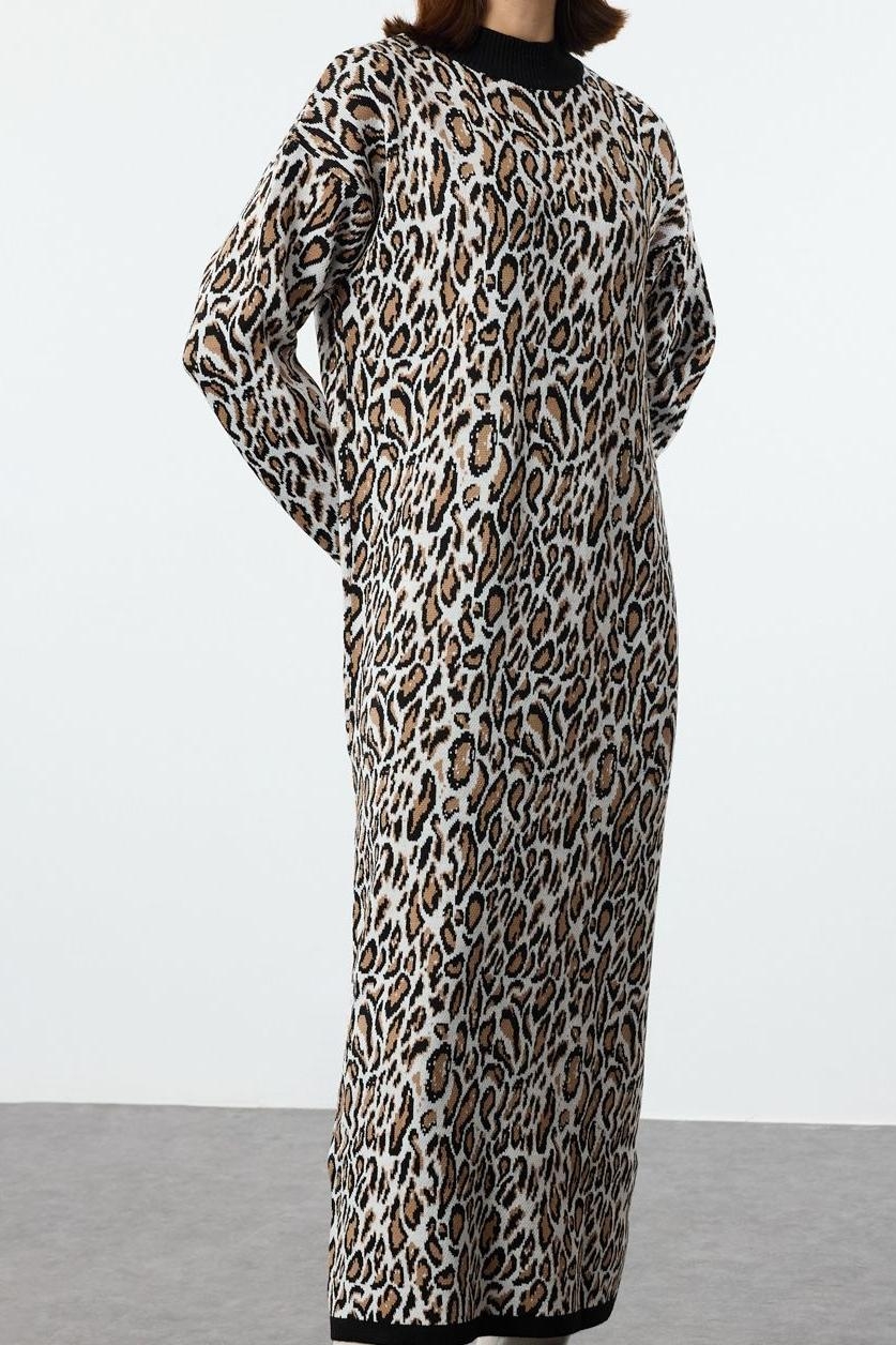 Moda Stil Regular Dik Yaka Maxi Boy Tesettür Leopar Desenli Triko Elbise