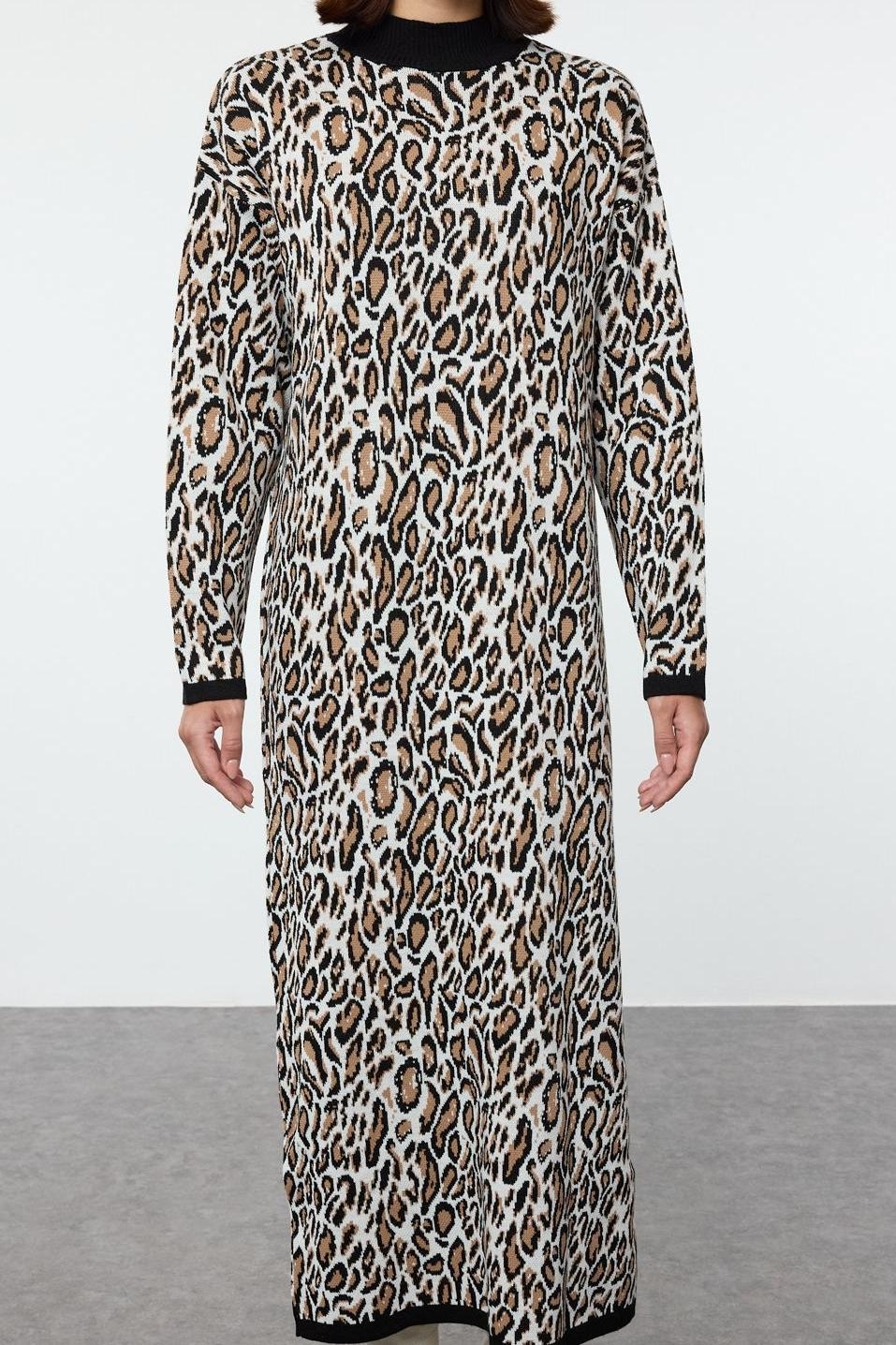 Moda Stil Regular Dik Yaka Maxi Boy Tesettür Leopar Desenli Triko Elbise