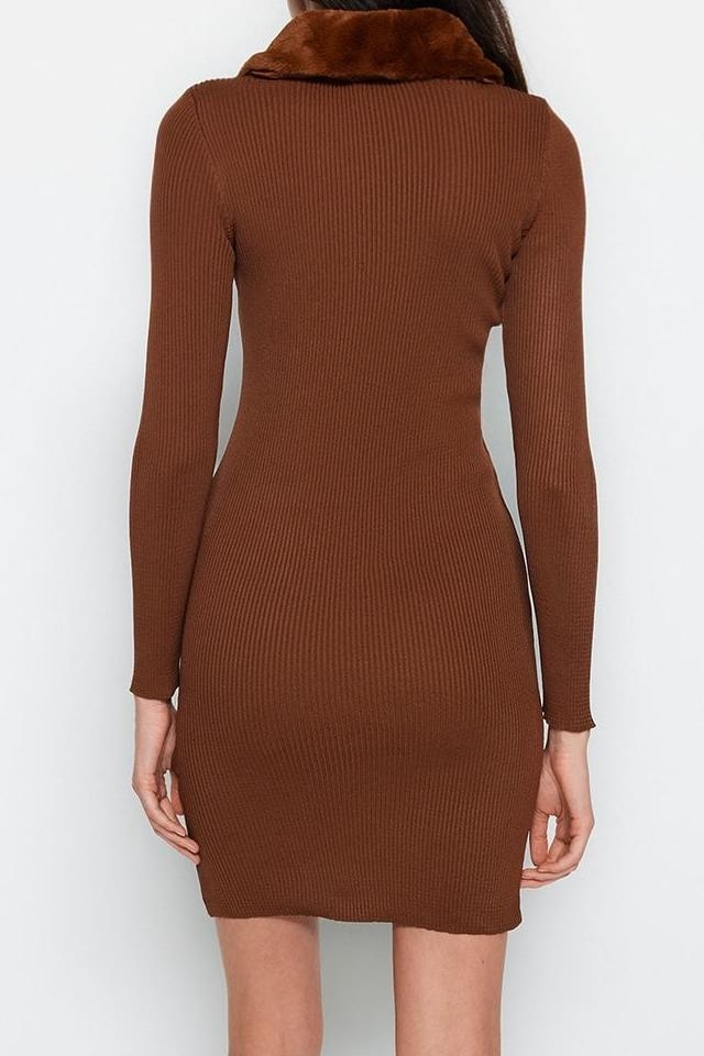 Kadın Siyah Uzun Kollu Bodycon Triko Elbise Fermuarlı Suni Kürk Detaylı Polo Yaka Kış Şıklığı