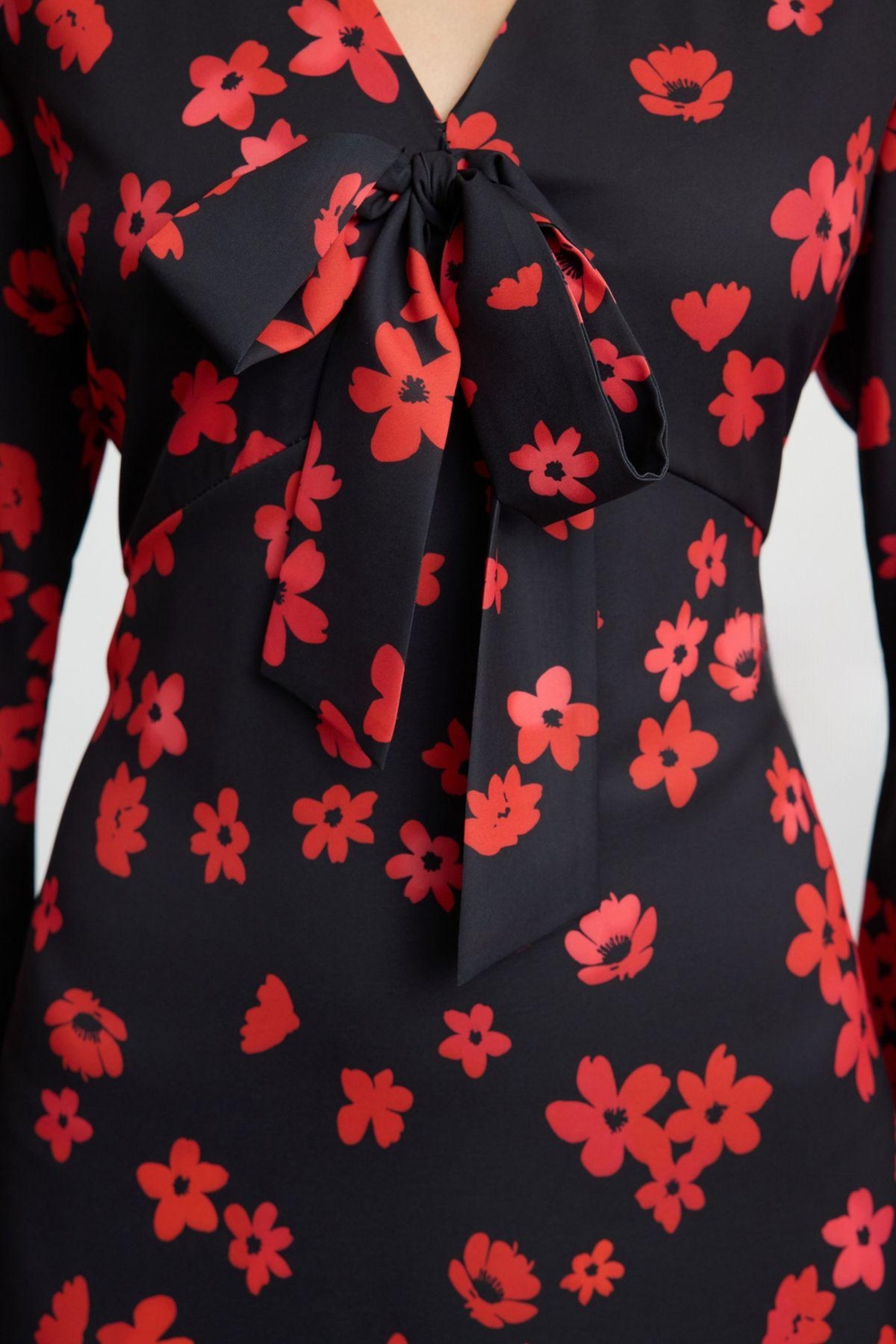 Moda Stil Regular V Yaka Midi Boy Çiçek Desenli A Kesim Bağlama Detaylı Saten Dokuma Elbise