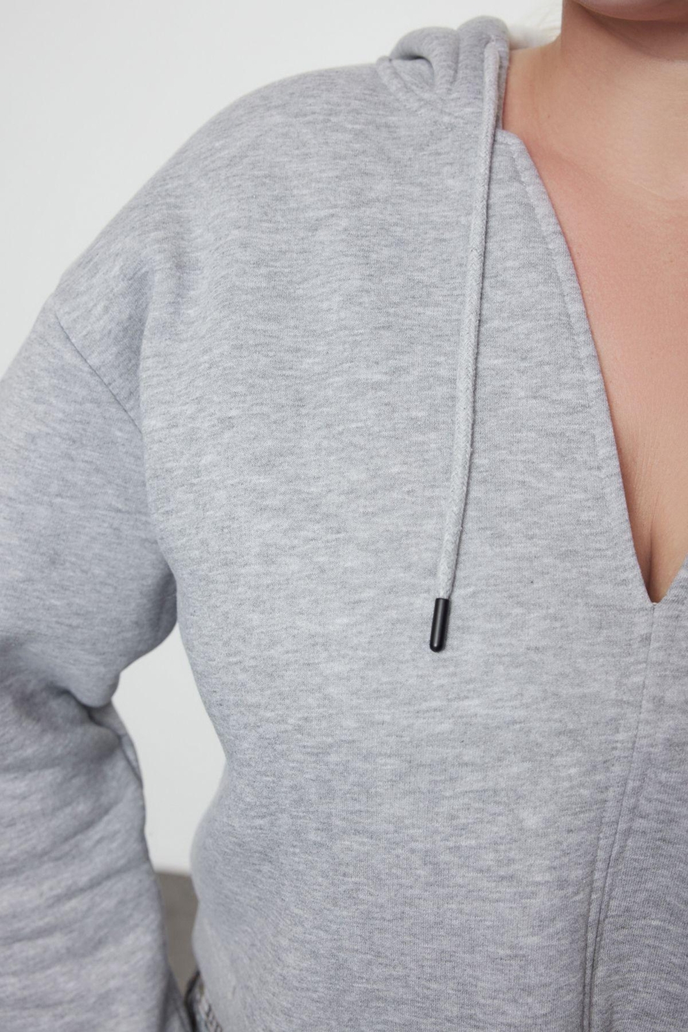 Büyük Beden Kapüşonlu Düşük Kol Crop Kalın Polarlı V Yaka Rahat Kesim Crop Örme Sweatshirt