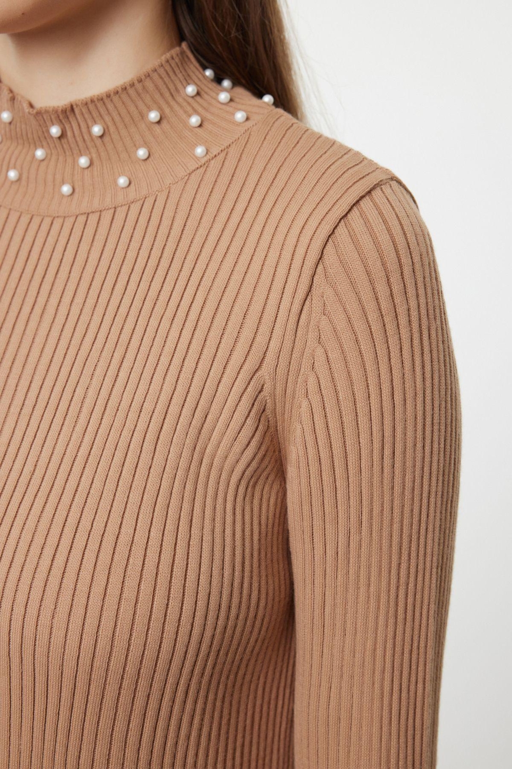 Moda Stil Fitted Dik Yaka Uzun Tesettür İnci Taş Aksesuarlı Triko Elbise