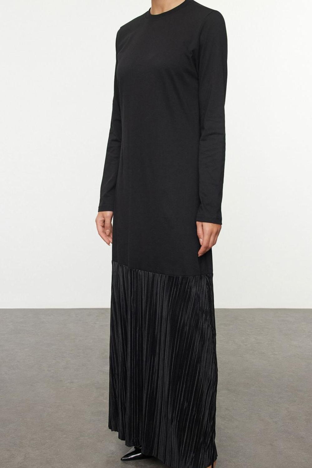 Moda Stil Loose Bisiklet Yaka Uzun Tesettür Örme Eteği Pilise Detaylı Elbise