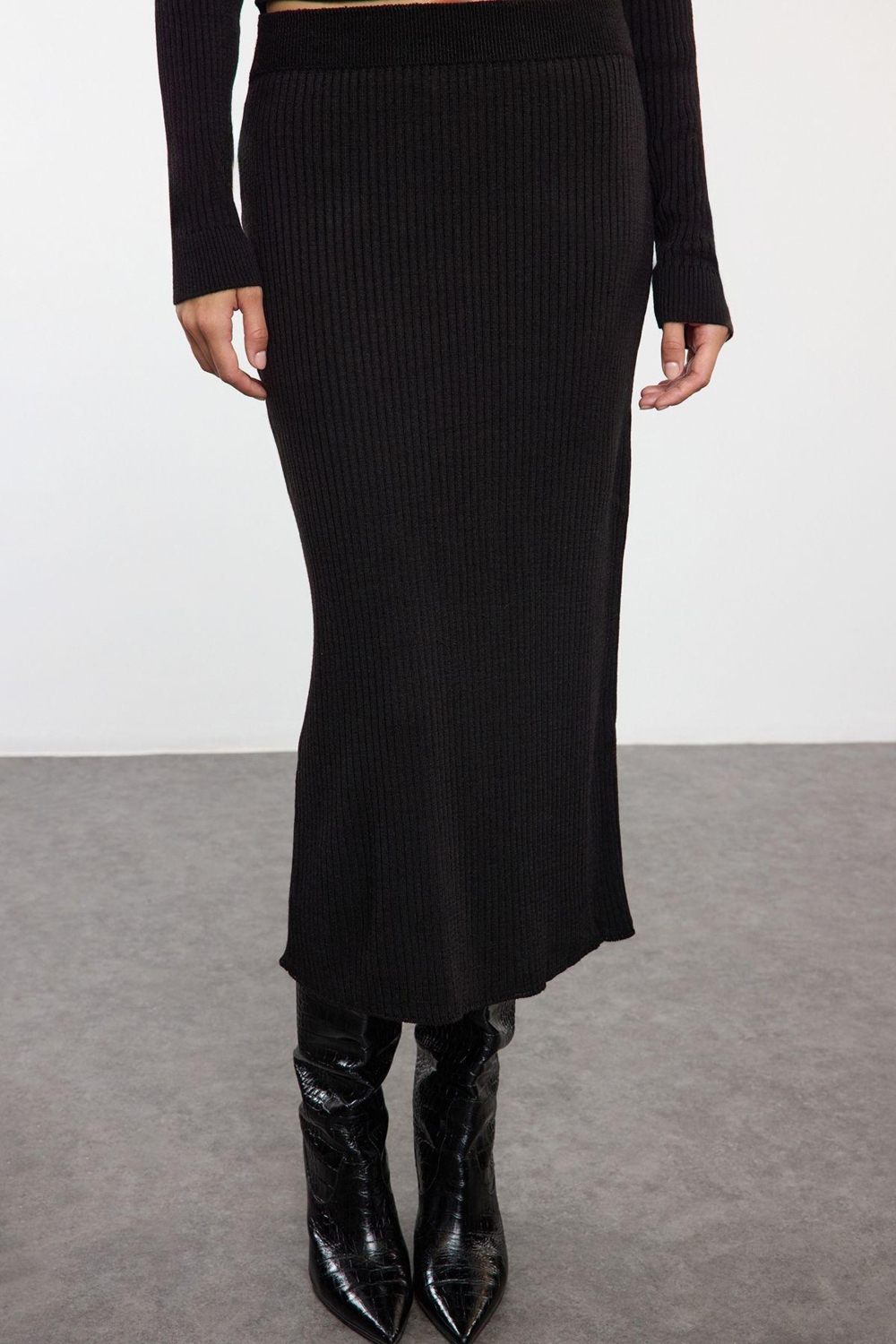 Moda Triko Düz Bisiklet Yaka Düşük Kol Günlük Crop Etekli Triko Alt-Üst Takım