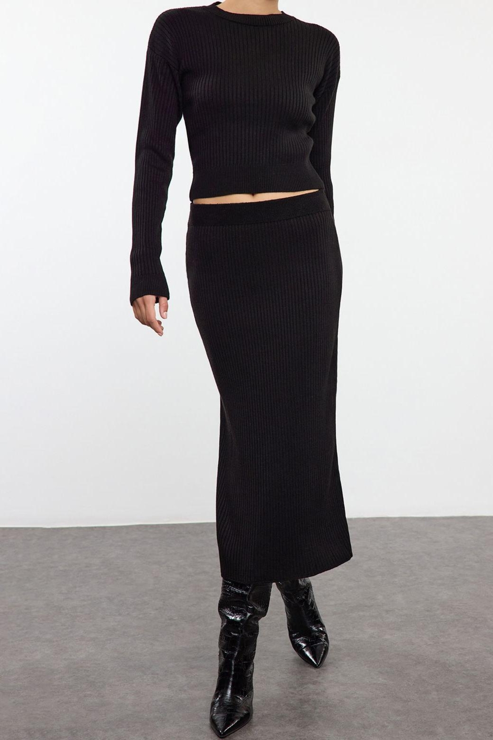Moda Triko Düz Bisiklet Yaka Düşük Kol Günlük Crop Etekli Triko Alt-Üst Takım