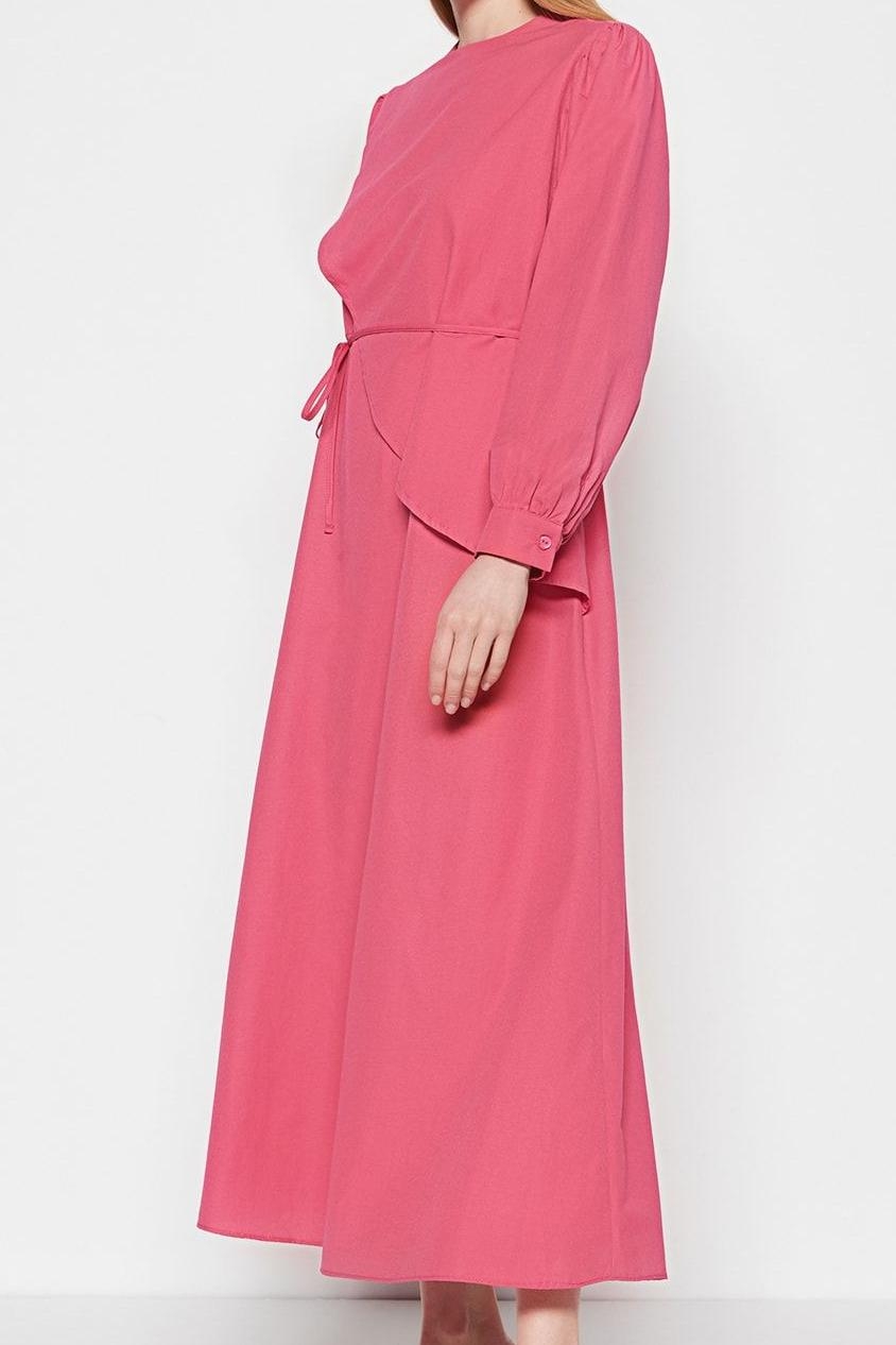 Moda Stil Regular Bisiklet Yaka Maxi Boy Tesettür Kuşaklı Önü Parçalı Pamuklu Dokuma Astarsız Elbise
