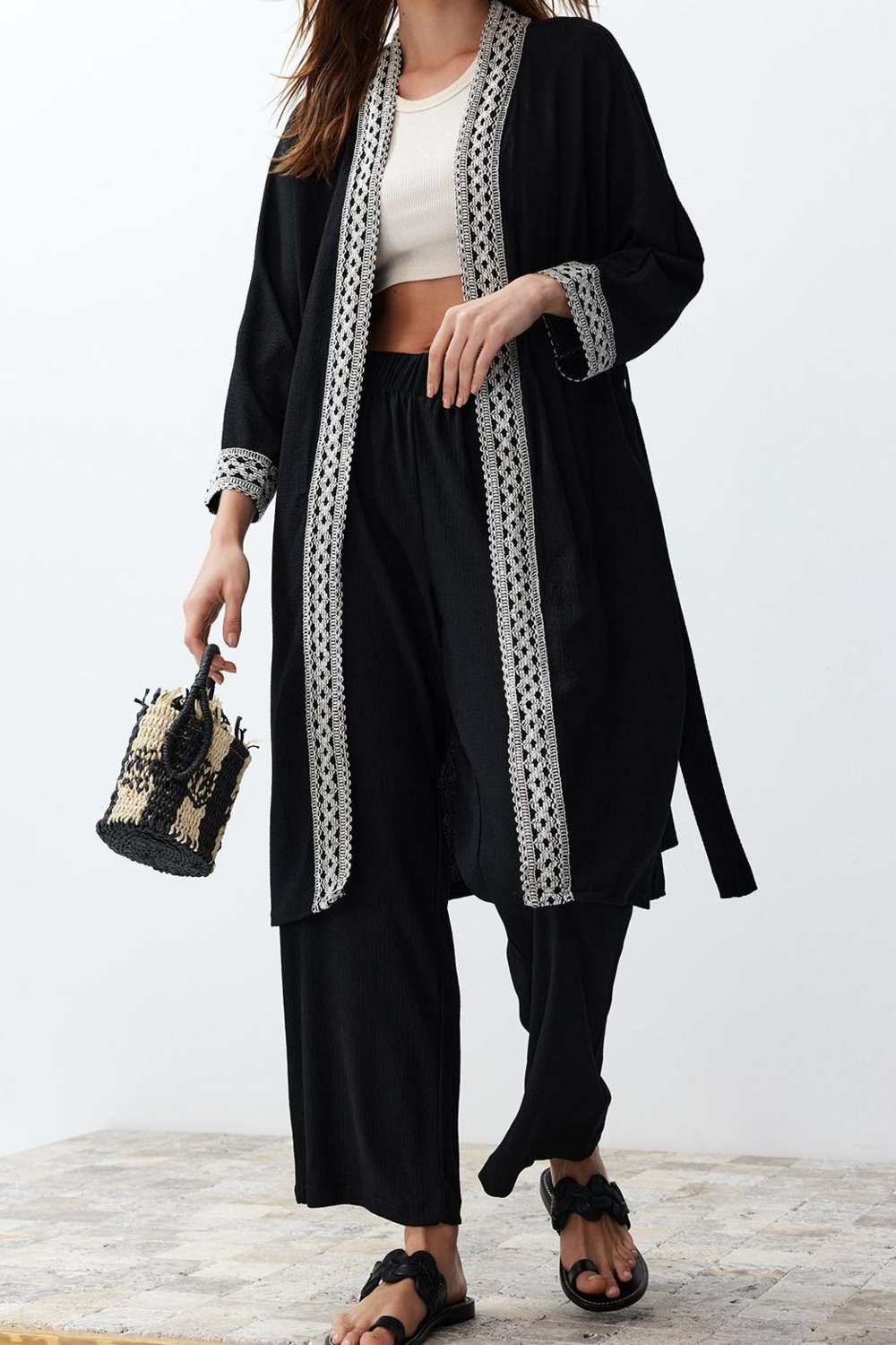 Tarz Kadın Modern Normal Bel Boru Paça Hakim Yaka Nakış Detaylı Kuşaklı Dokuma Kimono-Pantolon Takım