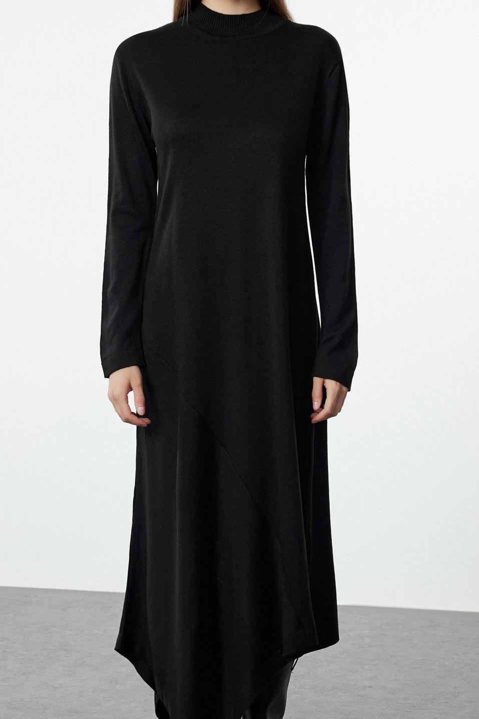 Moda Stil Fitted Dik Yaka Maxi Boy Tesettür Asimetrik Kesim Triko Elbise