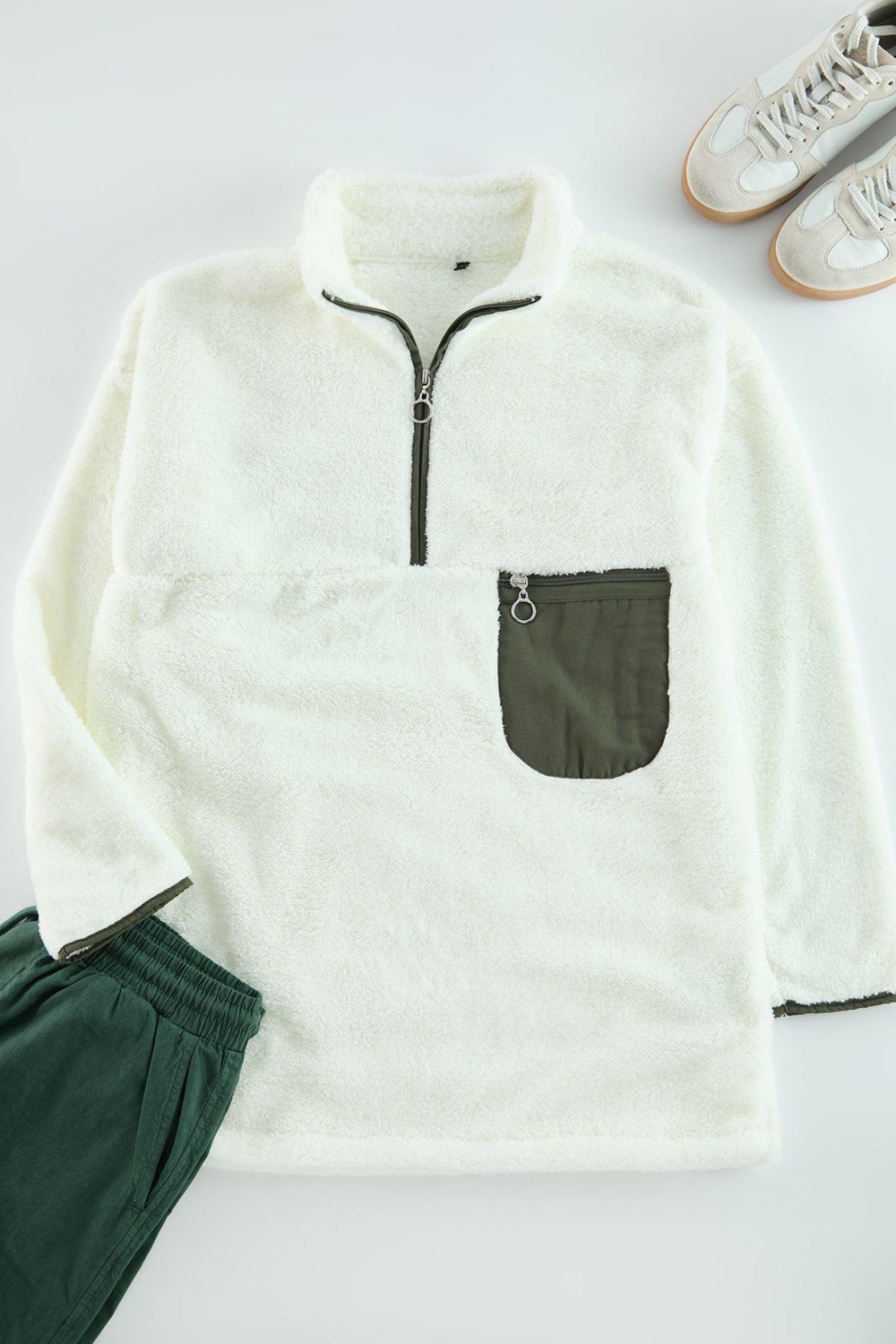 Tesettür Tarz Relaxed Dik Yaka Standart Kol Uzun Fermuar Yaka Cep Detaylı Peluş Sweatshirt