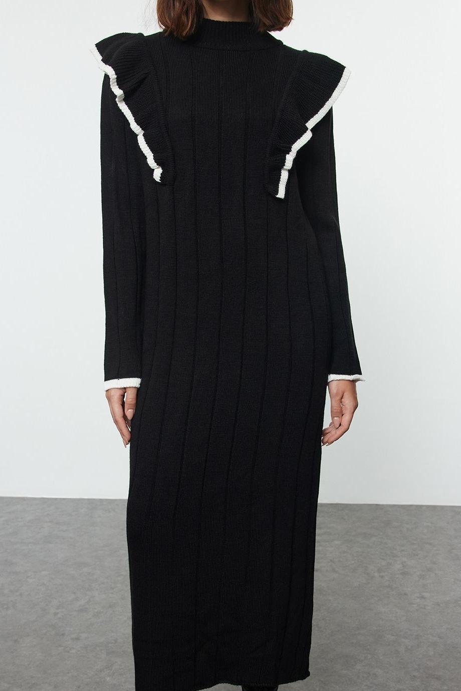 Moda Stil Relaxed Bisiklet Yaka Maxi Boy Tesettür Fırfır Detaylı Triko Elbise