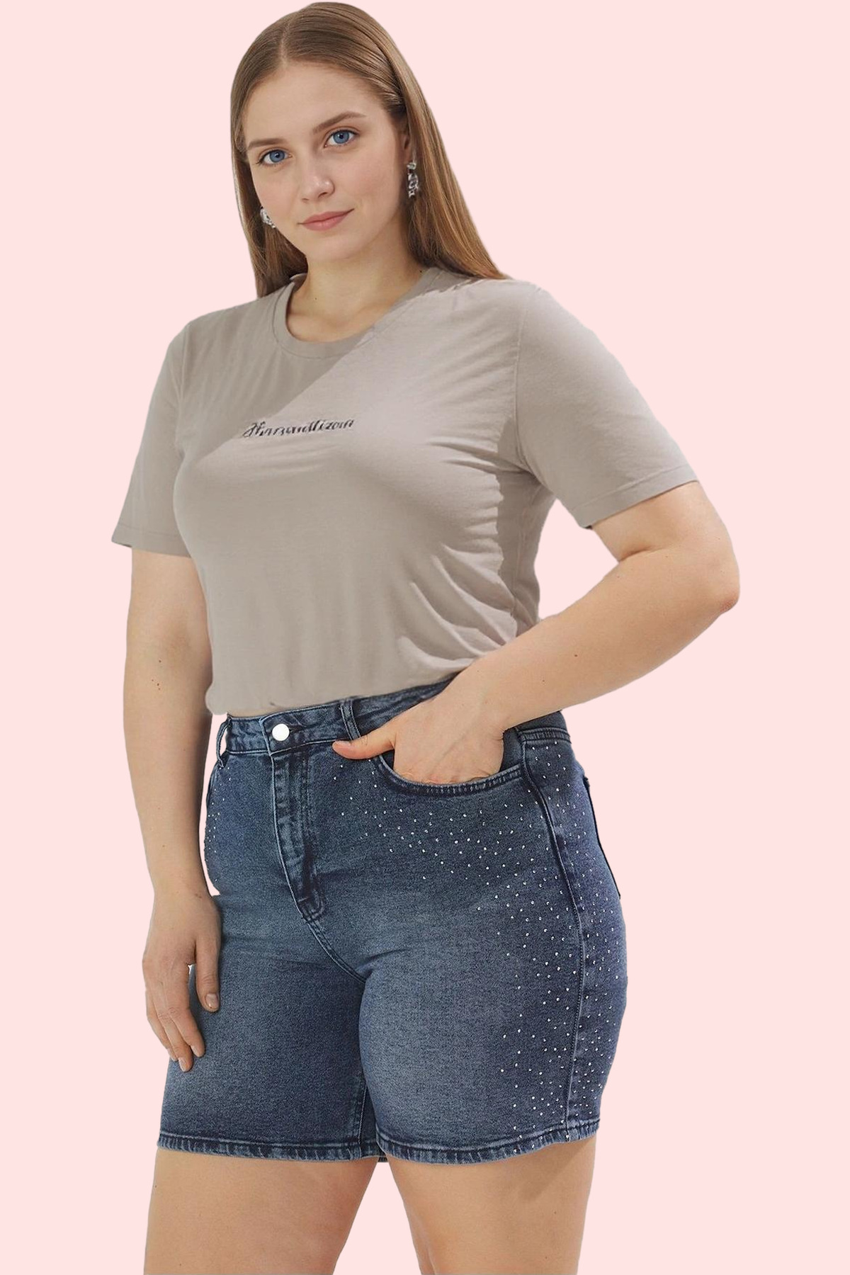Kadın Denim Şort Yüksek Bel Regular Boy Taşlı Detaylar Günlük Kombinler Yaz Aylarının Vazgeçilmezi