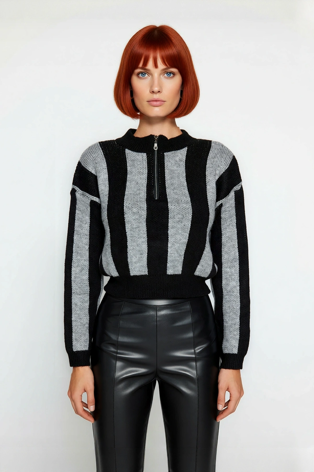 Kadın Oversize Fermuarlı Dik Yaka Çizgili Crop Triko Kazak Kış Kombinlerinin Vazgeçilmezi.