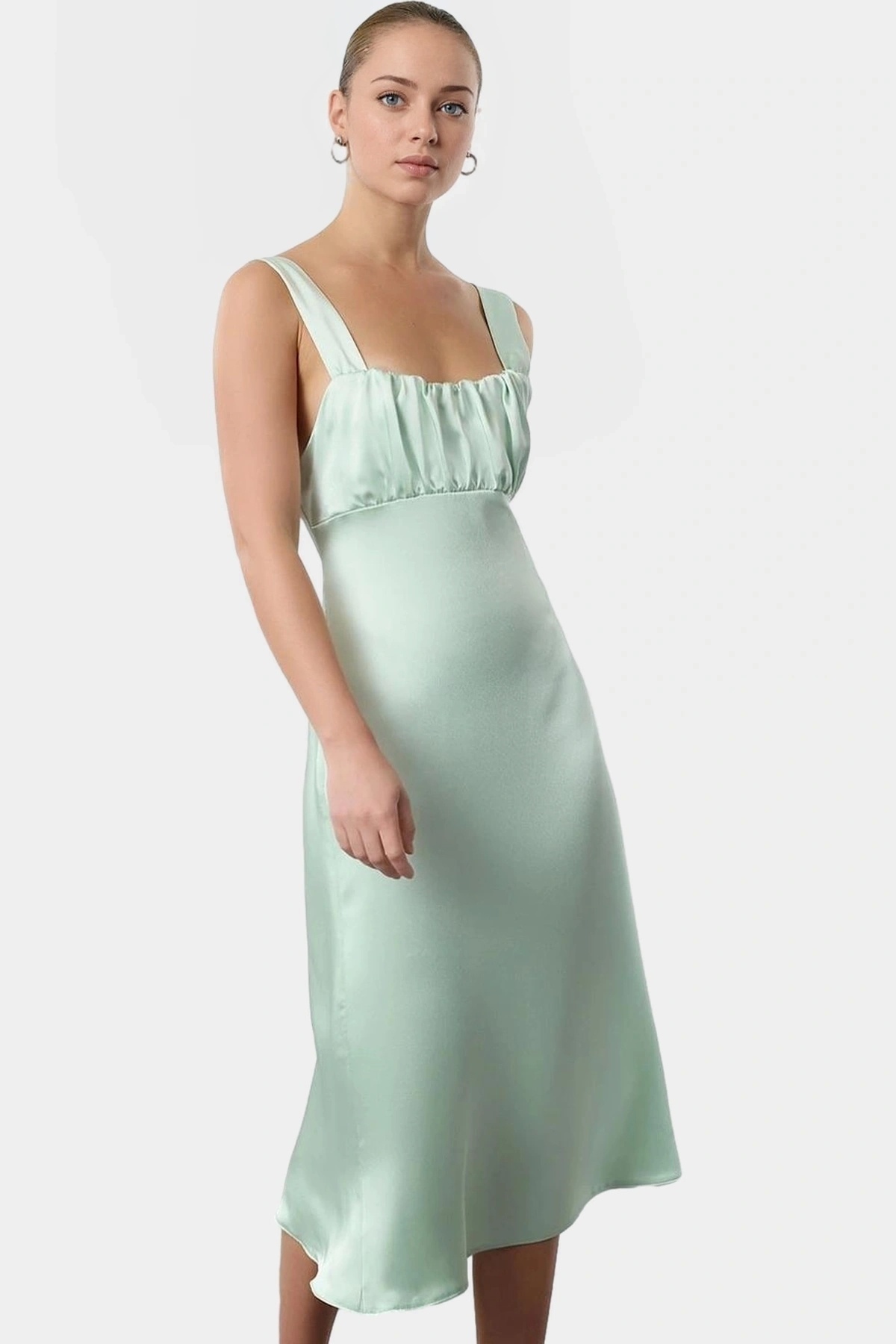 Kadın Saten Midi Elbise Kare Yaka Bodycon Kesim Rahat Günlük Kullanım Yaz Aylarının Vazgeçilmezi
