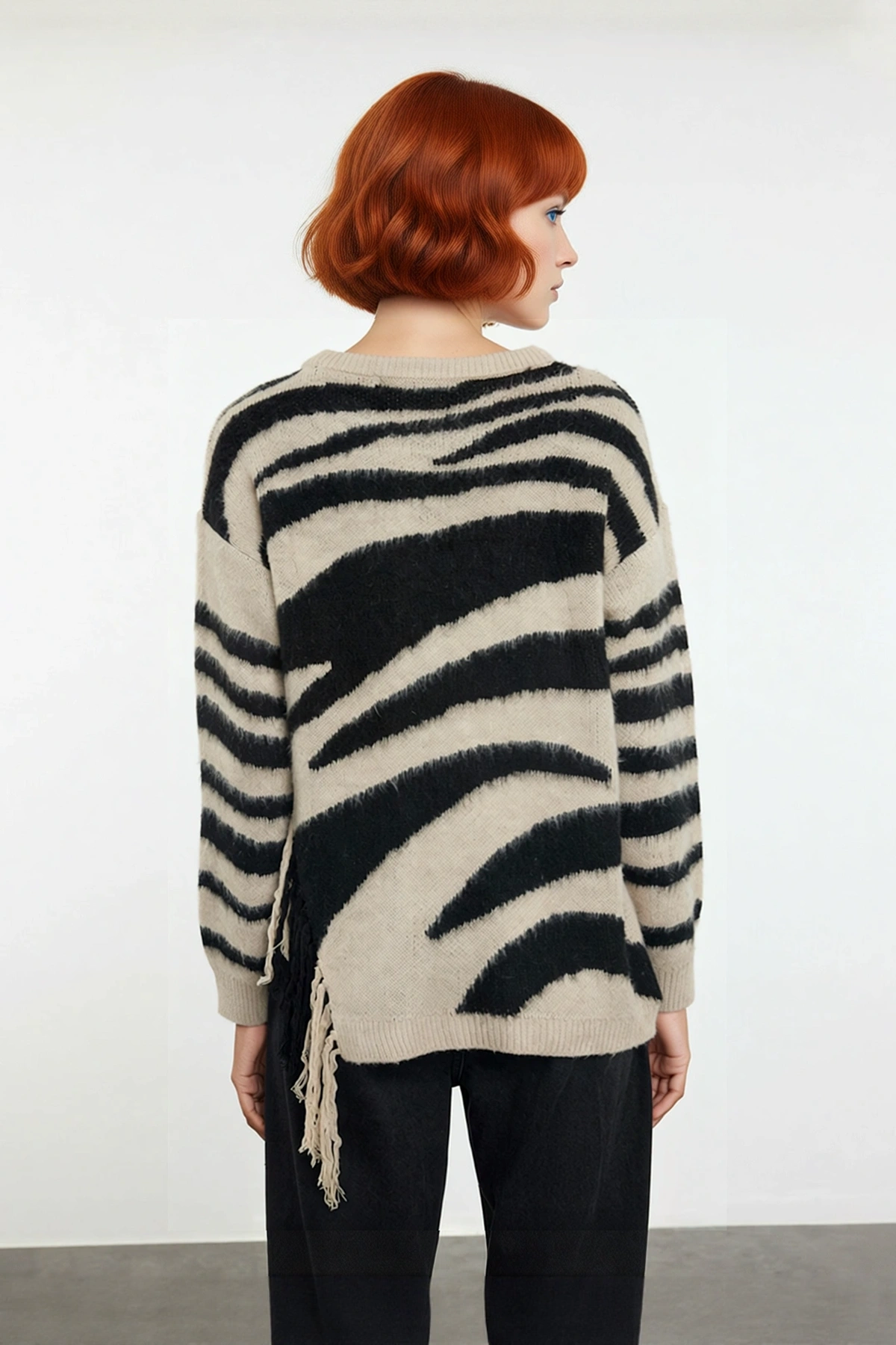 Kadın Oversize Bisiklet Yaka Zebra Desenli Akrilik Triko Kazak Kışlık Kombinlerin Vazgeçilmezi