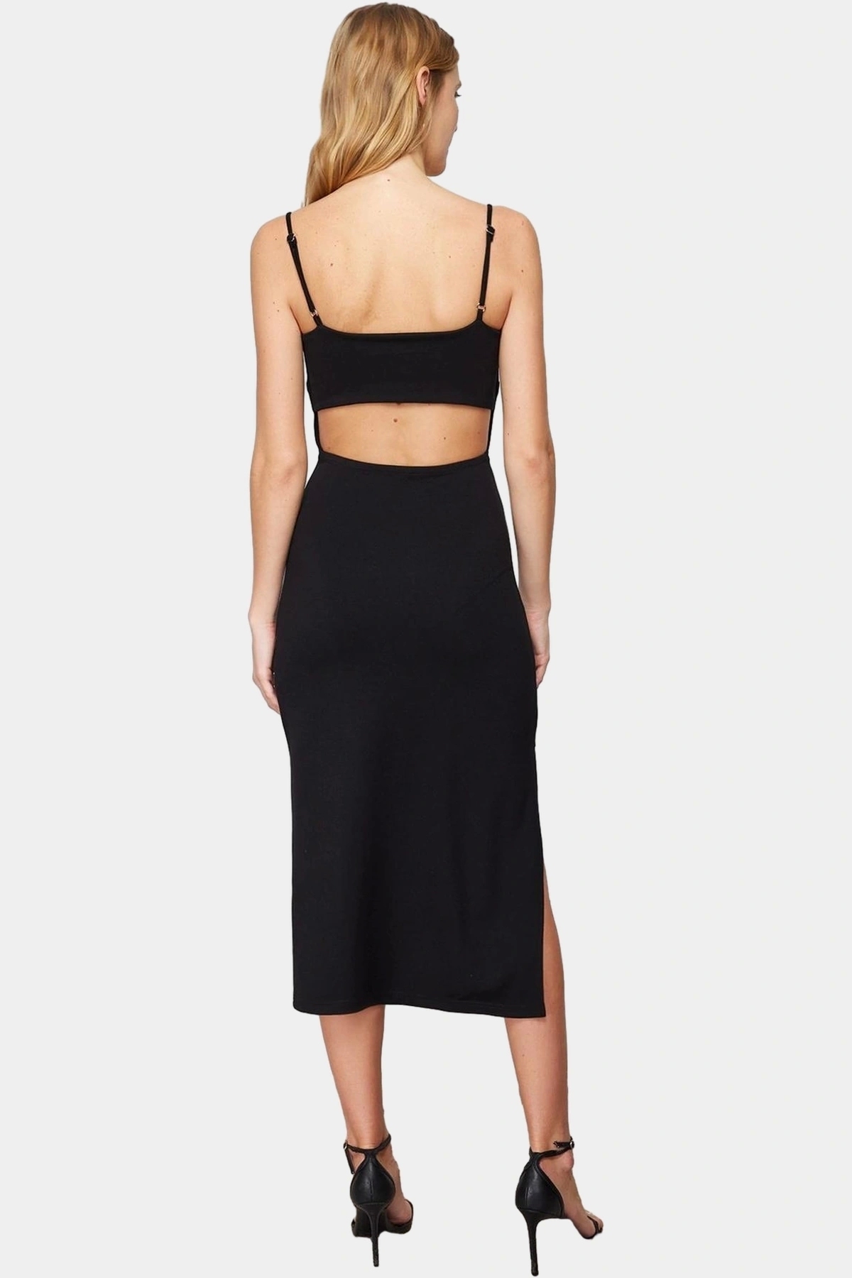 Kadın Midi Boy Örme Elbise Cut Out Detaylı Yırtmaçlı Bodycon Kalıp Yaz Aylarının Vazgeçilmezi