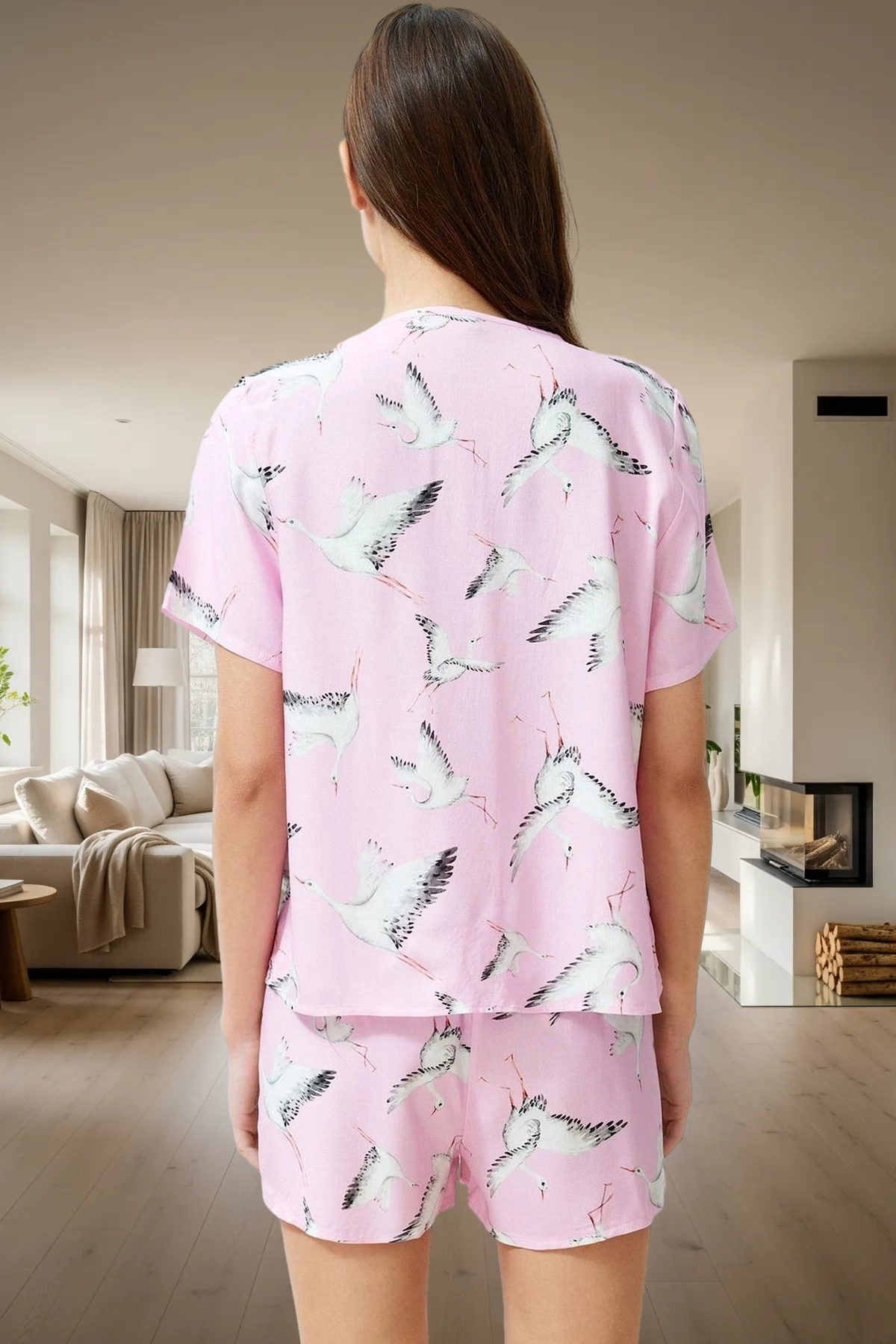 Kadın Leylek Desenli Viskon Pijama Takımı Şortlu Düğmeli Regular Kalıp Yazlık Rahat Ve Şık Görünüm