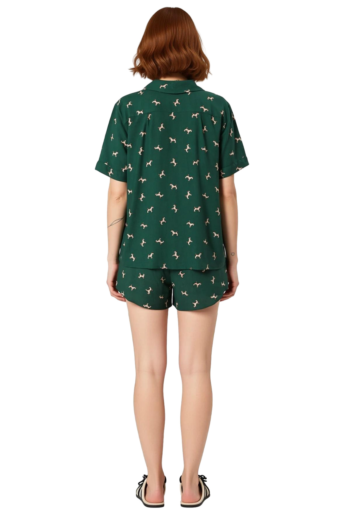 Kadın Kısa Kollu %100 Pamuklu Köpek Desenli Pijama Takımı Mükemmel Uyum Modern Stil Kaliteli İşçilik