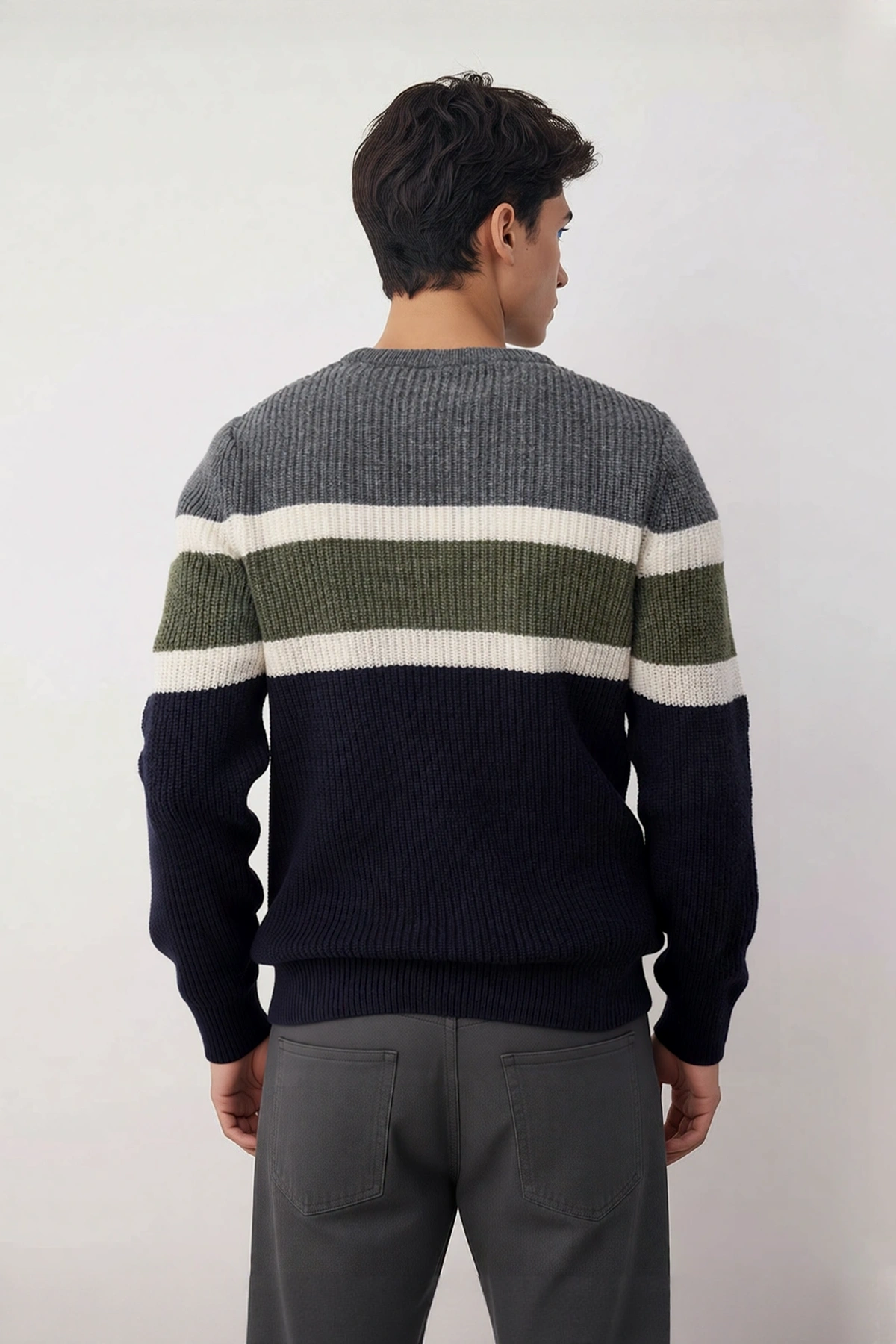 Erkek Fitted Kesim Bisiklet Yaka Renk Bloklu Kalın Triko Kazak Günlük Kombinler İçin İdeal Seçim.